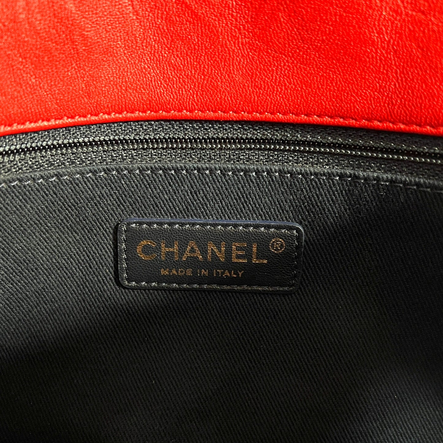 CHANEL シャネル ショルダーバッグ Vステッチ ターンロック