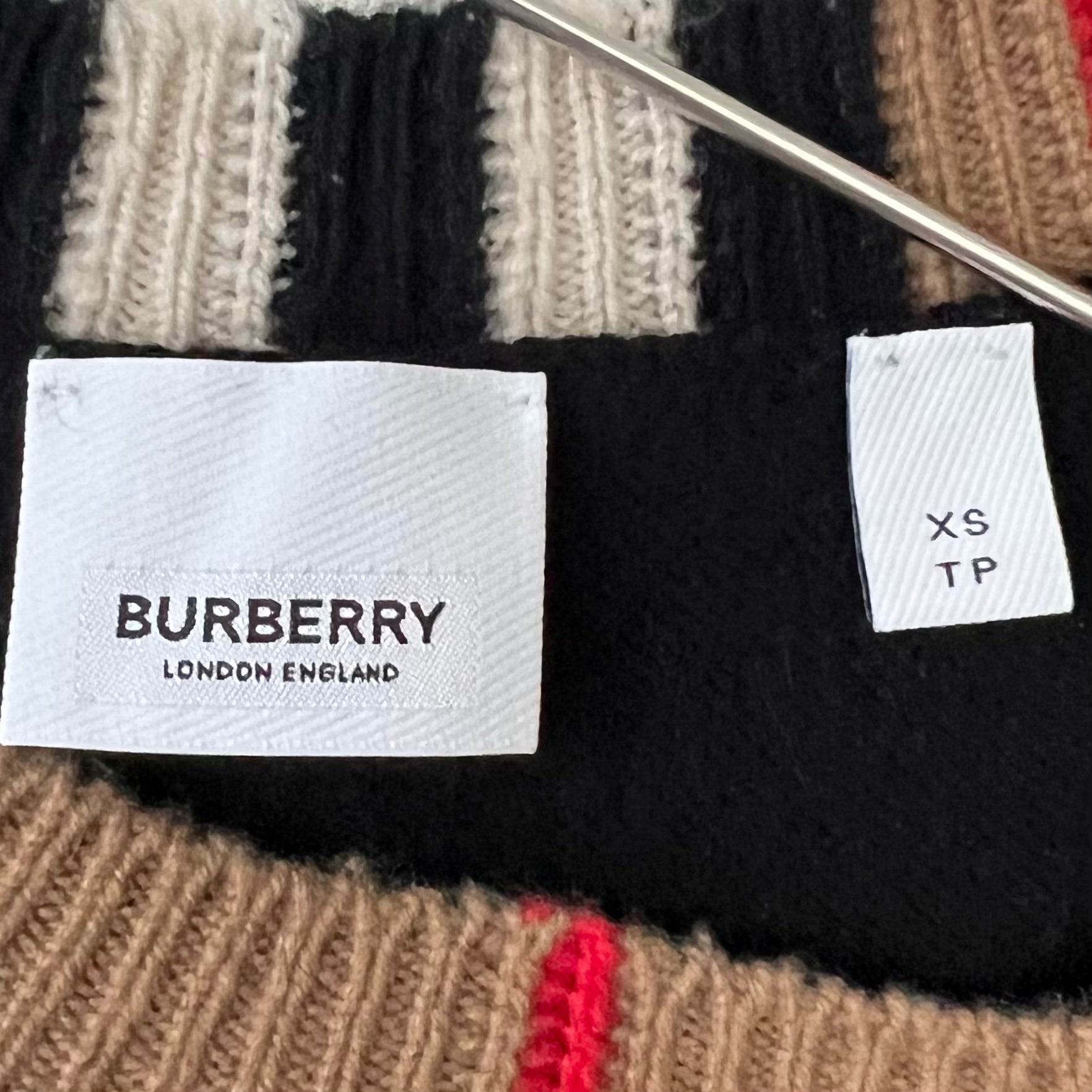 最安値で BURBERRY バーバリー レオパード チェック Vネック ニット